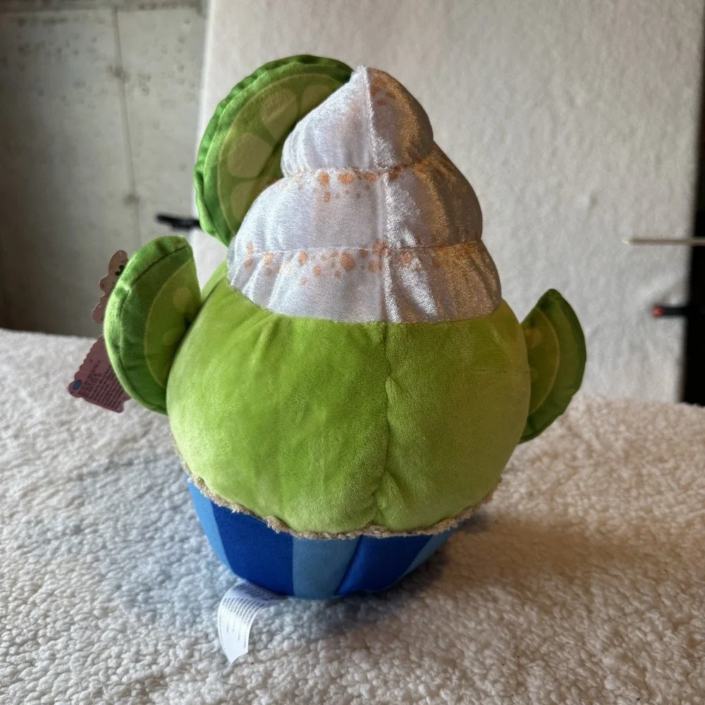 LARGE Disney Munchlings Single Serve Plush Rare‎ Alien Key Lime Cupcake Scented
